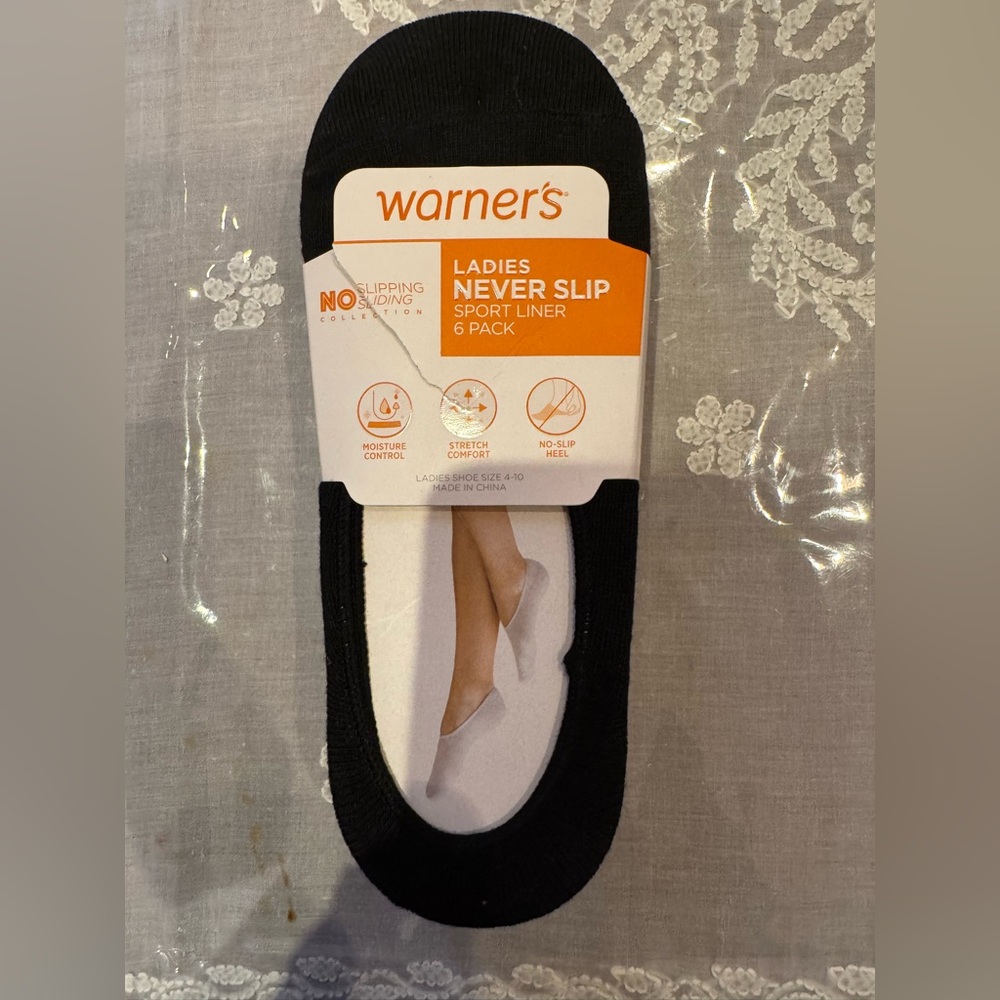 SIX PAIRS OF Warner's Black Ladies Never Slip Sport Liner Socks - 6 Pack